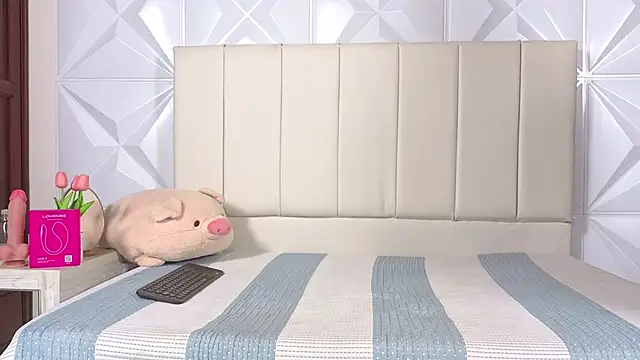 Luna  grace online show from 8, 11, 2025