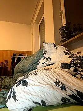 Snapshot of MOLO-ko chatting on 18, 11, 2025 MOLO-ko online show from 18, 11, 2025