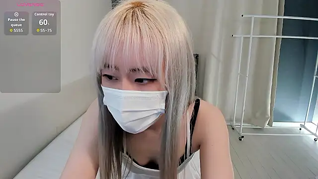 Snapshot of yeji_2001 chatting on 20, 11, 2025 yeji 2001 online show from 20, 11, 2025