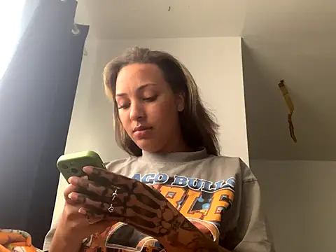 prettylildes online show from 8, 11, 2025