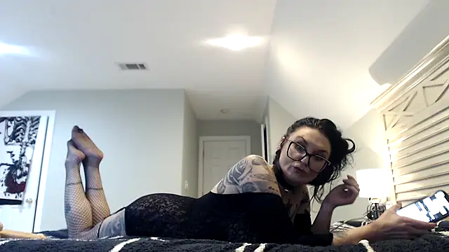 Snapshot of Holyplastic chatting on 9, 11, 2025 Holyplastic online show from 9, 11, 2025