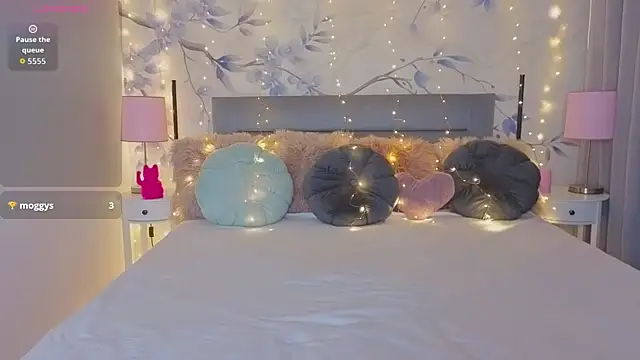 Sandra angel  online show from 17, 12, 2025