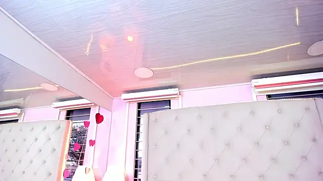 scarlett leblanc  online show from 24, 6, 2026