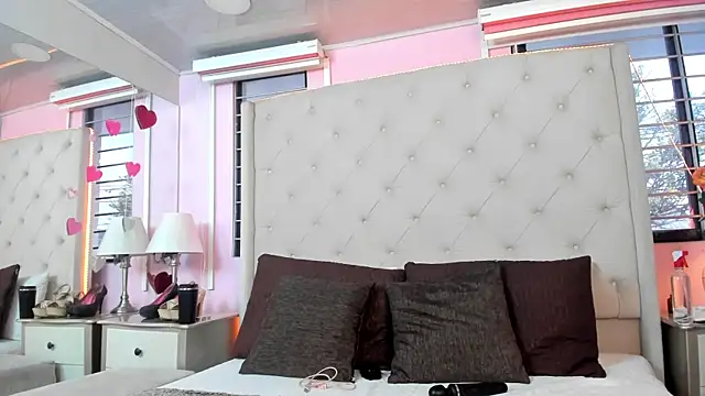 scarlett leblanc  online show from 16, 5, 2026