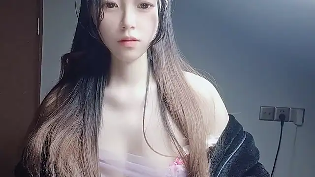 JuliaNoir online show from 7, 1, 2026