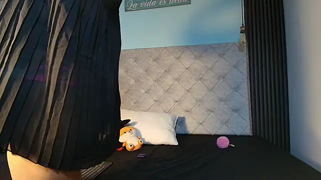 Liia Leens online show from 26, 11, 2025