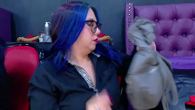 BellaBarness online show from 11, 11, 2025