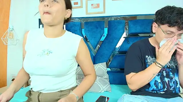 Snapshot of Zoe_And_Dylan_ chatting on 17, 12, 2025 Zoe And Dylan online show from 17, 12, 2025