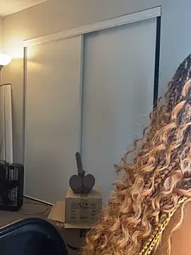 MadameMuse online show from 5, 4, 2026