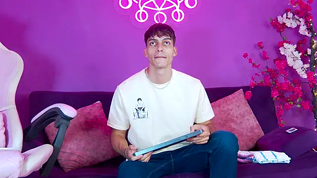 AlessioVitale online show from 24, 11, 2025