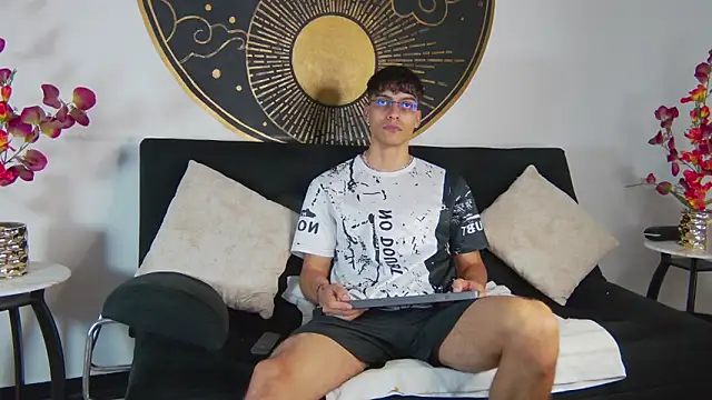 AlessioVitale online show from 12, 1, 2026