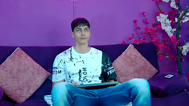 AlessioVitale online show from 30, 11, 2025