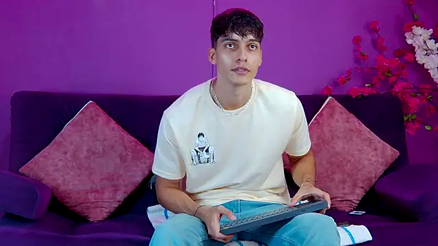 AlessioVitale online show from 28, 11, 2025