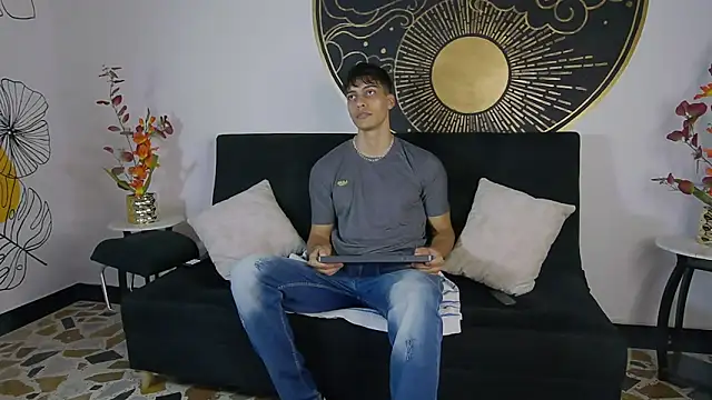 AlessioVitale online show from 10, 11, 2025