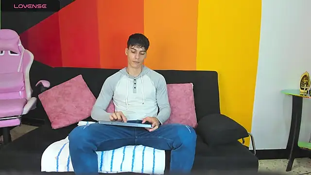 AlessioVitale online show from 1, 12, 2025