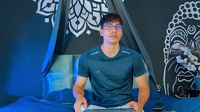 AlessioVitale online show from 21, 12, 2025