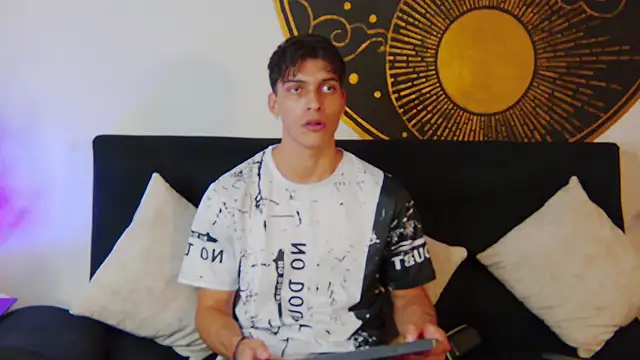 AlessioVitale online show from 24, 2, 2026