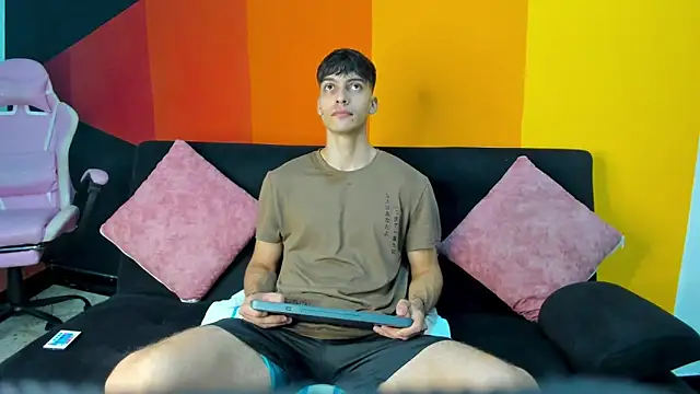 AlessioVitale online show from 4, 12, 2025