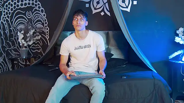 AlessioVitale online show from 7, 11, 2025