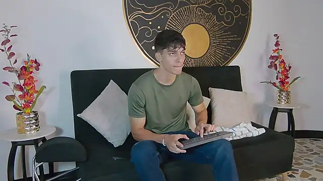 AlessioVitale online show from 12, 11, 2025