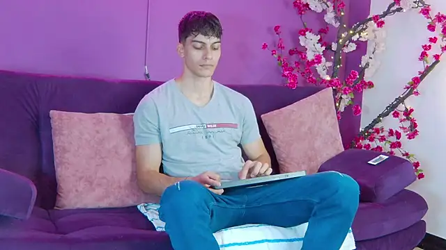 AlessioVitale online show from 26, 11, 2025