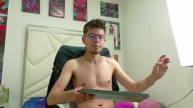 Snapshot of NICK_VERS chatting on 3, 12, 2025 NICK VERS online show from 3, 12, 2025