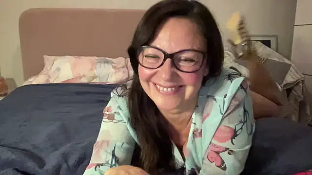 HotLdyllic online show from 12, 11, 2025