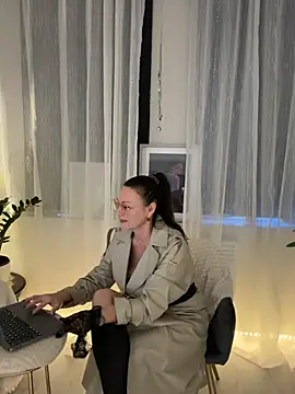 HotLdyllic online show from 13, 1, 2026