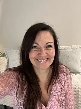 HotLdyllic online show from 14, 3, 2026