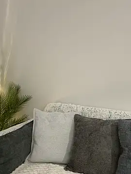 HotLdyllic online show from 19, 4, 2026