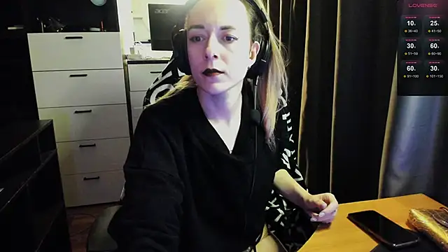 EvaMay4k online show from 10, 11, 2025