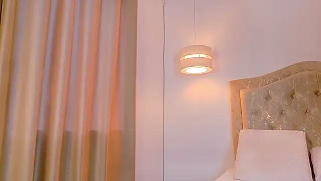 Snapshot of scarlettt_moon chatting on 12, 11, 2025 scarlettt moon online show from 12, 11, 2025