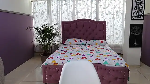 alaia skater online show from 22, 12, 2025