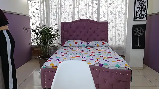 alaia skater online show from 21, 12, 2025