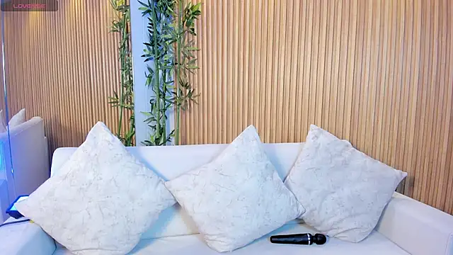 Snapshot of Ava-miller chatting on 13, 11, 2025 Ava-miller online show from 13, 11, 2025