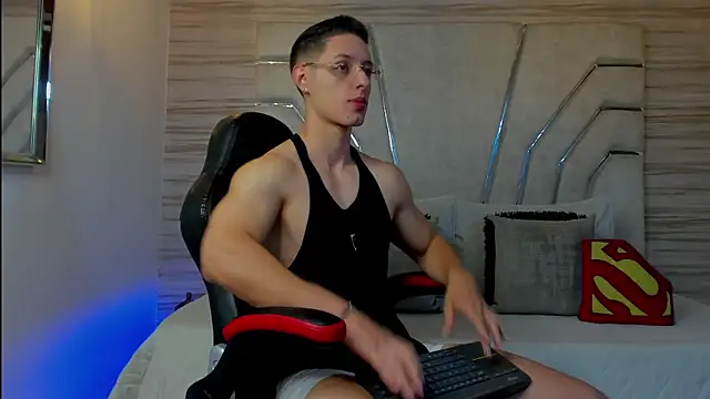 Snapshot of MAXTHOMSON chatting on 28, 11, 2025 MAXTHOMSON online show from 28, 11, 2025