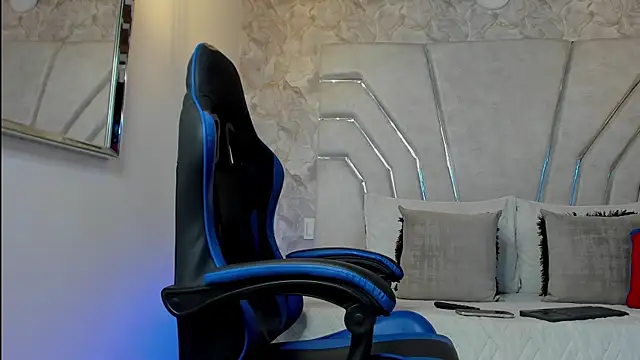 MAXTHOMSON online show from 5, 5, 2026