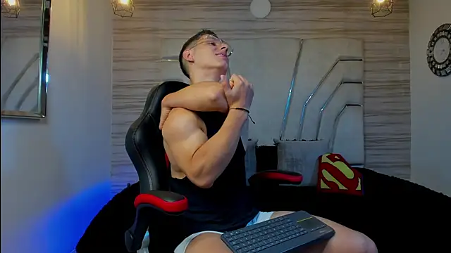 Snapshot of MAXTHOMSON chatting on 22, 11, 2025 MAXTHOMSON online show from 22, 11, 2025