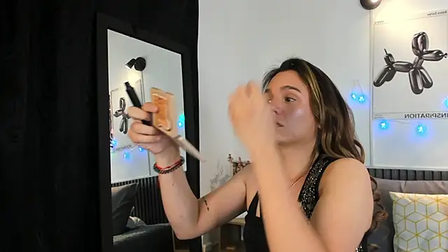 Cloe Bonne online show from 5, 12, 2025