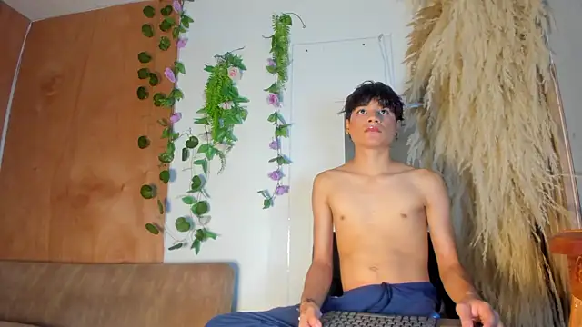 Snapshot of Leo_Glow chatting on 5, 2, 2026 Leo Glow online show from 5, 2, 2026