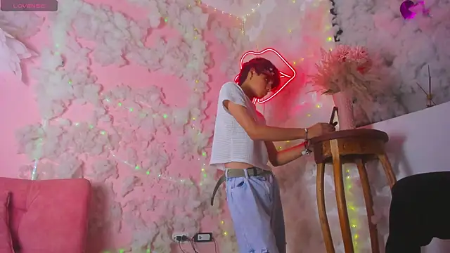 Leo Glow online show from 5, 1, 2026