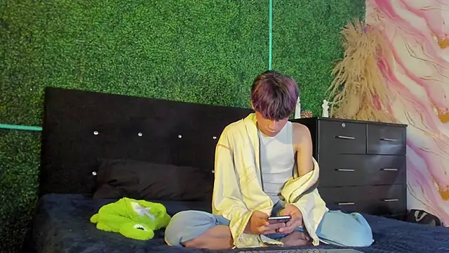 Snapshot of Leo_Glow chatting on 25, 2, 2026 Leo Glow online show from 25, 2, 2026