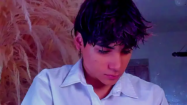 Snapshot of Leo_Glow chatting on 12, 2, 2026 Leo Glow online show from 12, 2, 2026