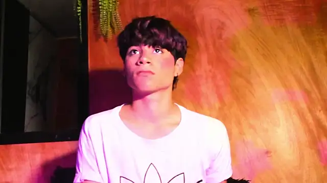 Snapshot of Leo_Glow chatting on 16, 2, 2026 Leo Glow online show from 16, 2, 2026