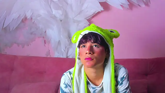 Snapshot of Leo_Glow chatting on 6, 2, 2026 Leo Glow online show from 6, 2, 2026