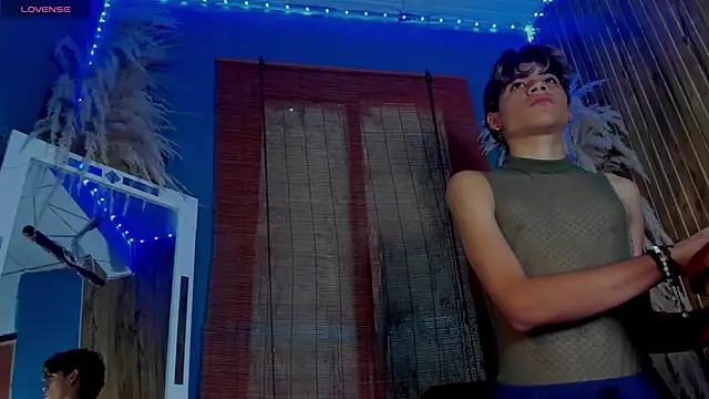 Leo Glow online show from 2, 12, 2025