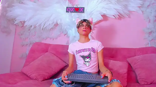 Leo Glow online show from 16, 12, 2025