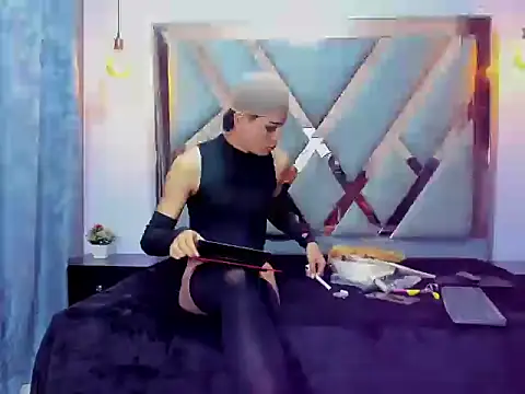 RegannTaylor online show from 4, 12, 2025