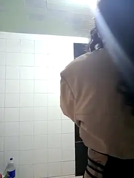 BellaChiquis  online show from 21, 12, 2025