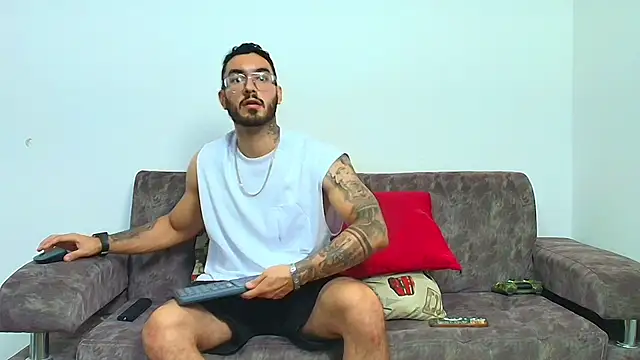 Snapshot of thebadboys05 chatting on 21, 6, 2026 thebadboys05 online show from 21, 6, 2026